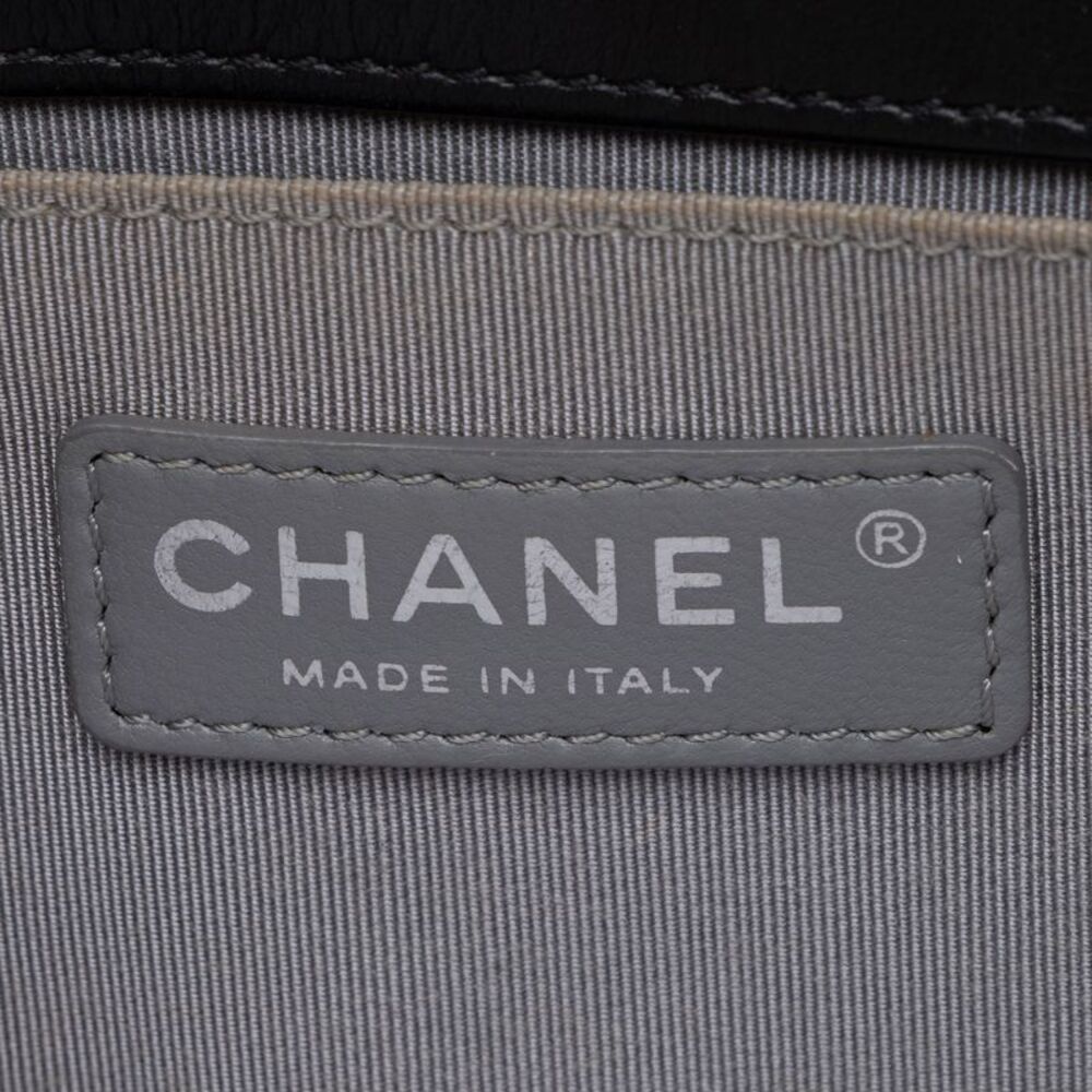 Chanel Chevron Lambskin Old Medium Boy Bag - Picture 8 of 15